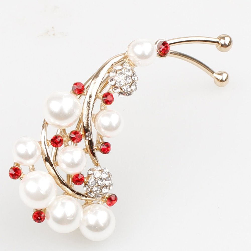 Ear Cuff ~ Crystals ~ Freshwater ~ Amor ~ White Pearls